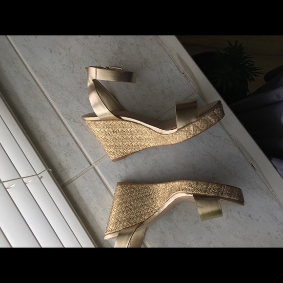 Shoes - Picture 4 of 12